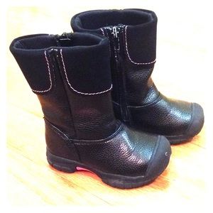 Khombu Winter Boots (Toddler girl - size 8)